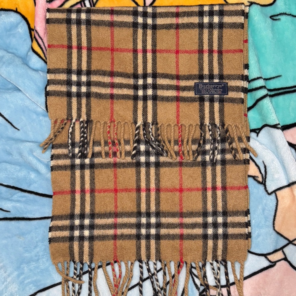 Large Burberry CASHMERE Tan and Black Checkered Scarf. In excellent condition! - Picture 6 of 9